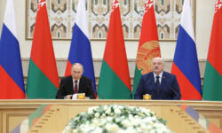 Лукашенко пригласил Путина к себе домой
