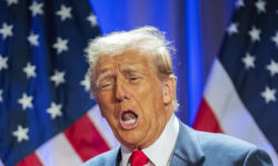 «Над ним взяли верх». В Сети обсуждают рукопожатие Трампа и Макрона