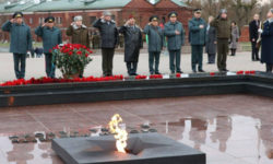 Память жертв Великой Отечественной почтили начальники Генштабов ВС Казахстана и Беларуси