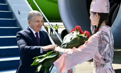 Президент Узбекистана Шавкат Мирзиёев прилетел в Казахстан